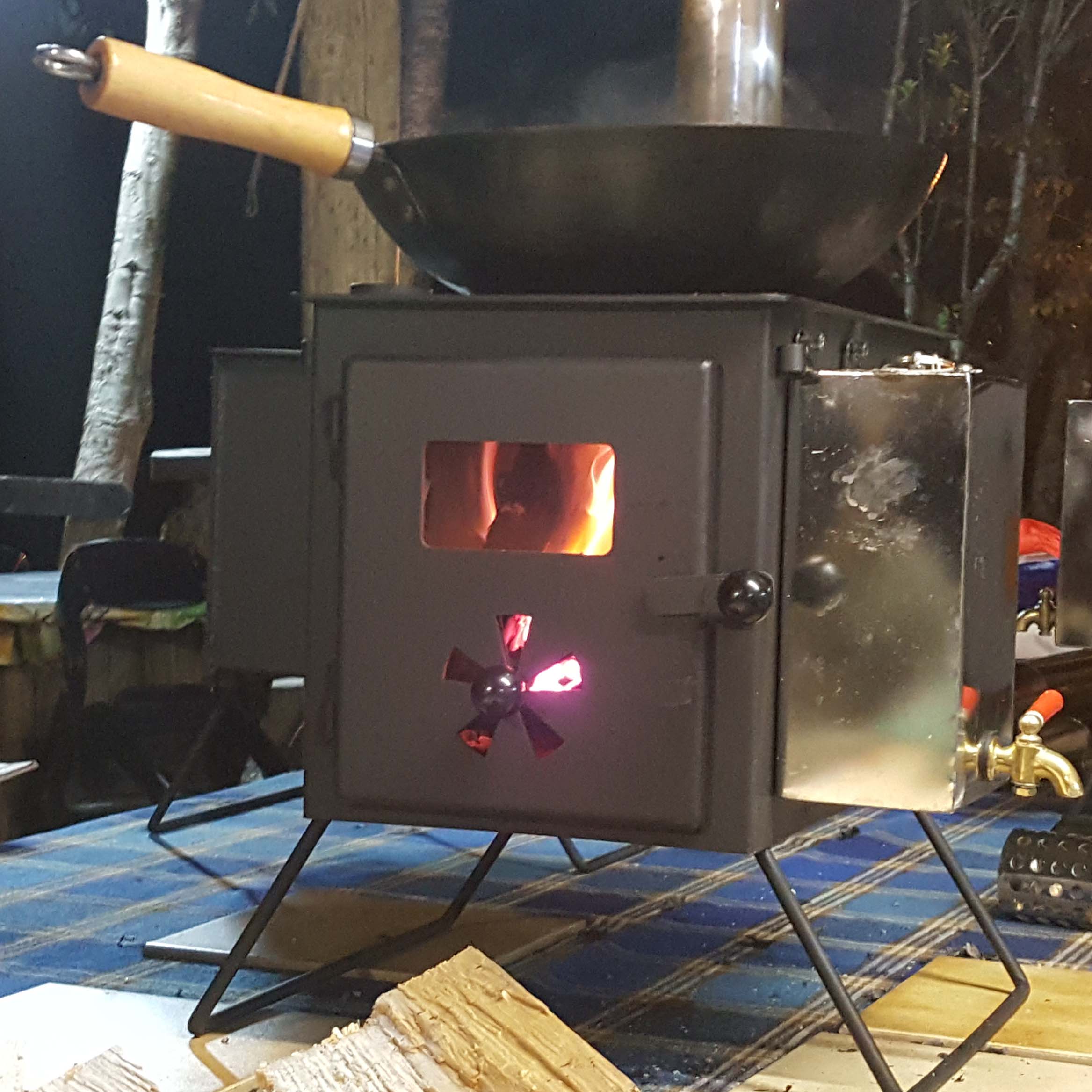 Mały piecyk kempingowy z komin – Camping Cooking Fire Stove recenzja i cena